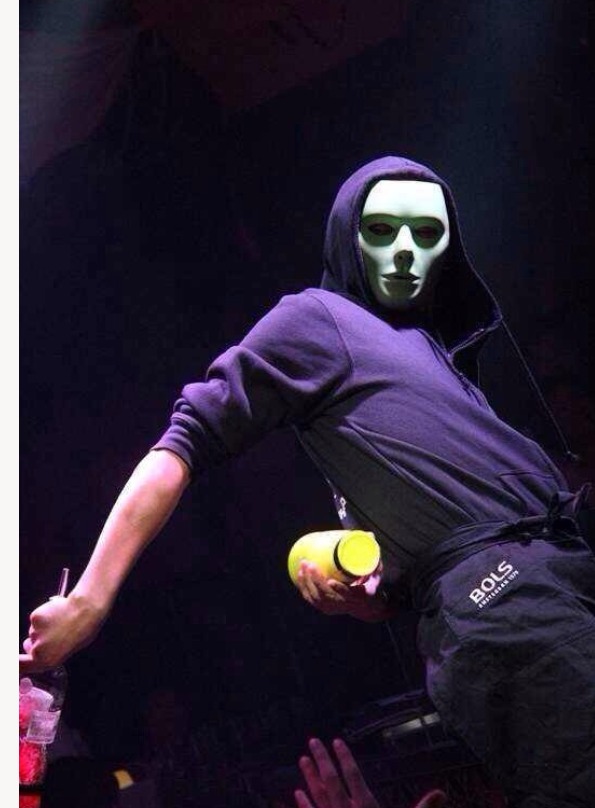 湖南兩英鎮(zhèn)招聘花式調(diào)酒師：1名，薪資5000-6000