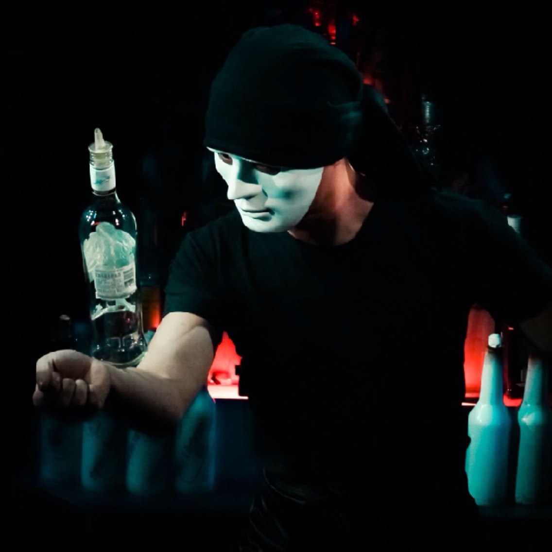 無錫崇安寺t12招聘調(diào)酒師一名，工資待遇4000到6000