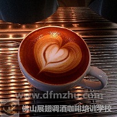 壓紋郁金香咖啡拉花、拿鐵作品