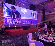 調(diào)酒師培訓(xùn)_【2018經(jīng)銷(xiāo)商精英峰會(huì)】花式調(diào)酒演出