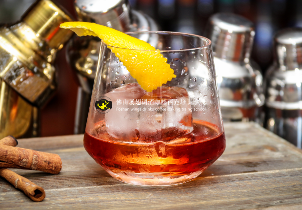 調(diào)酒培訓(xùn)學(xué)校零基礎(chǔ)的人可以去嗎？